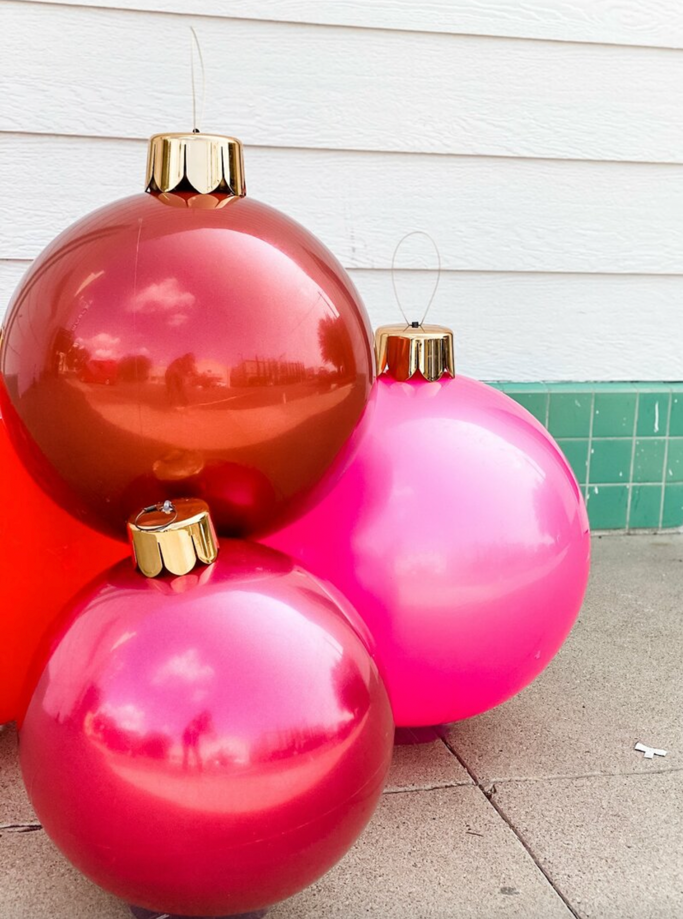 Holiball- 18" or 30" Vintage Red